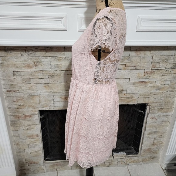 Chelsea and Violet pale pink lace overlay sheer keyhole back mini dress size med - Picture 3 of 8
